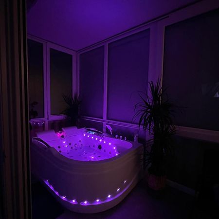 Luxrooms - Hotel Type With Private Jacuzzi Б'єловар Екстер'єр фото