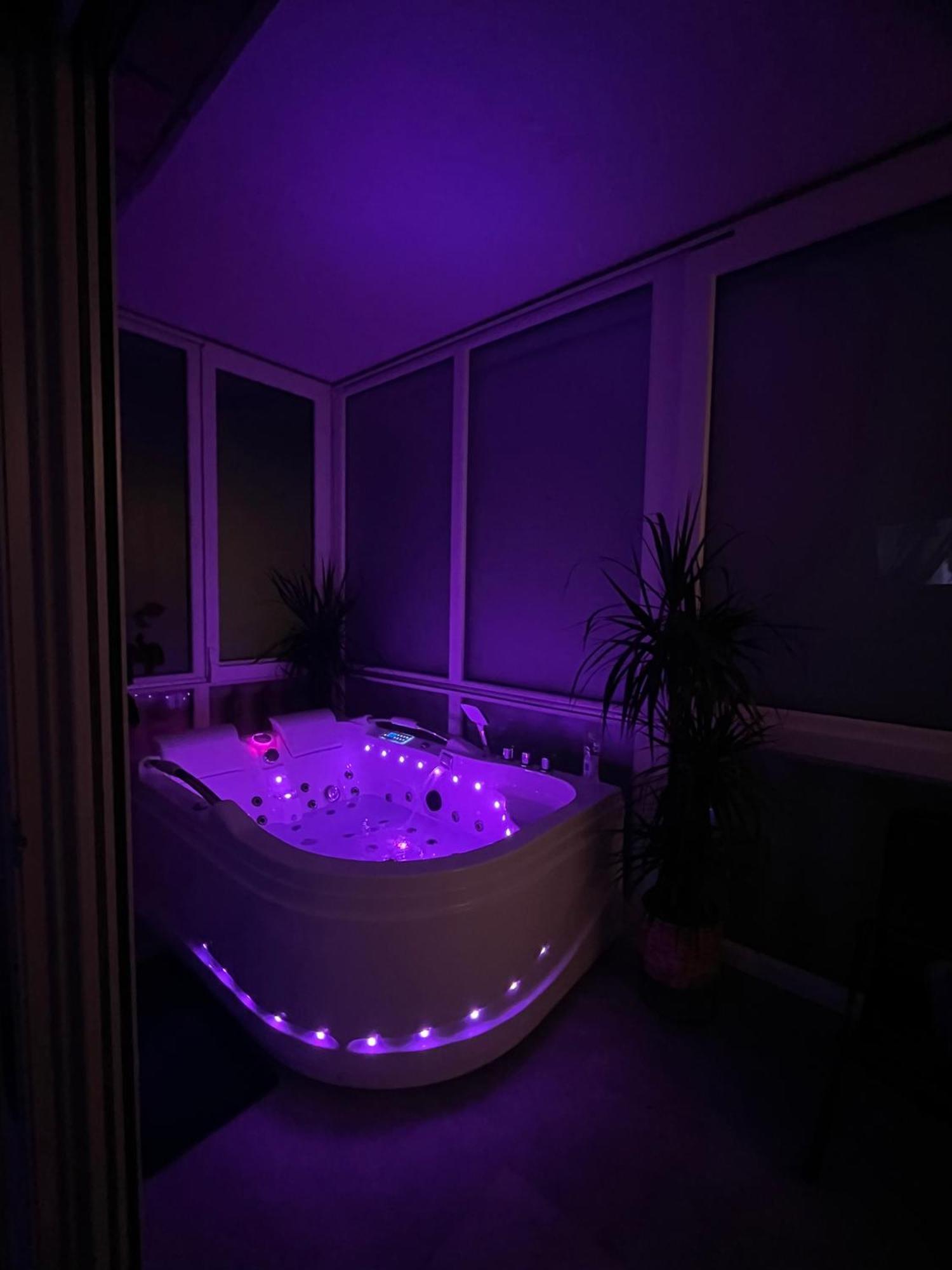 Luxrooms - Hotel Type With Private Jacuzzi Б'єловар Екстер'єр фото