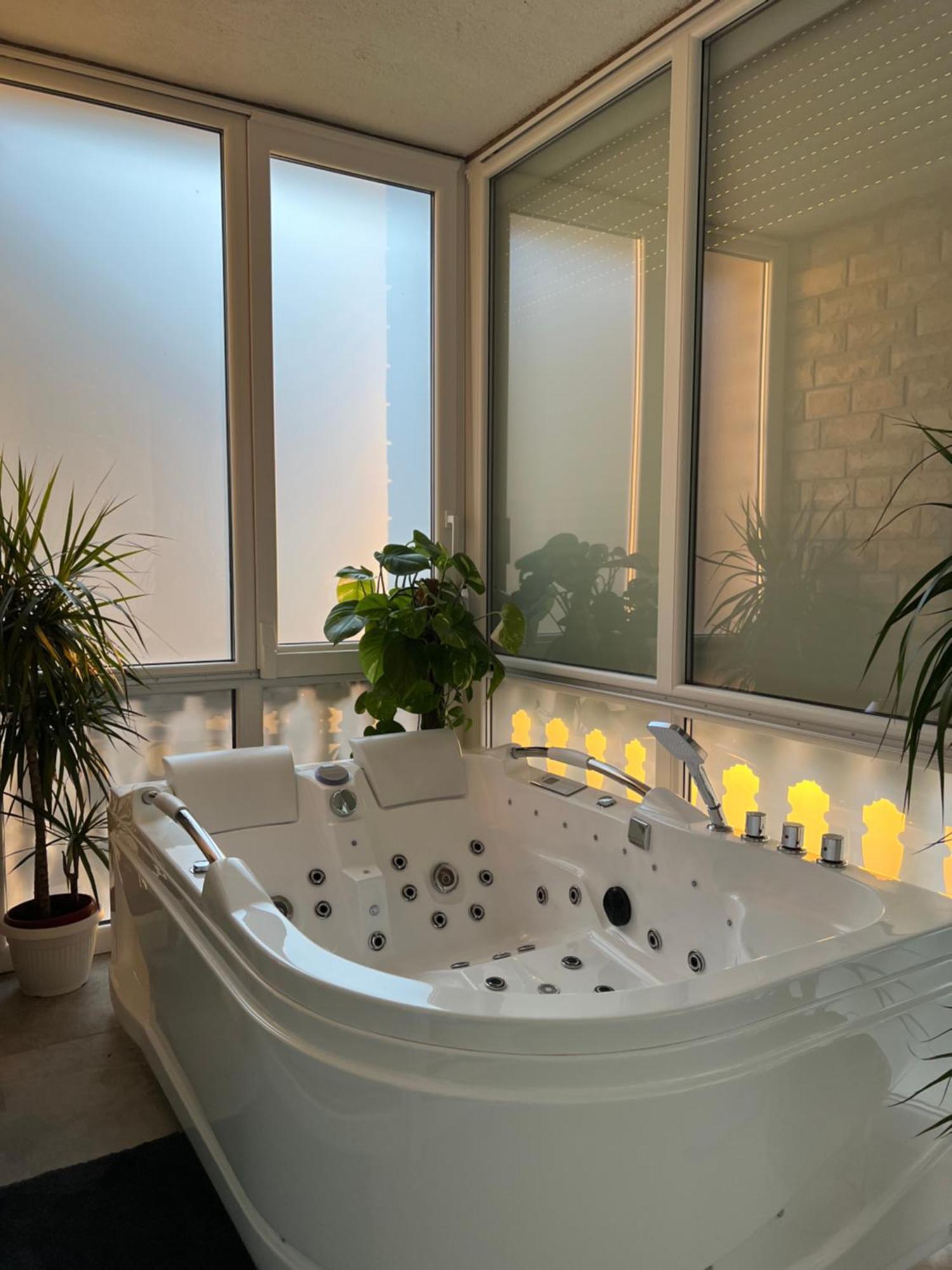 Luxrooms - Hotel Type With Private Jacuzzi Б'єловар Екстер'єр фото